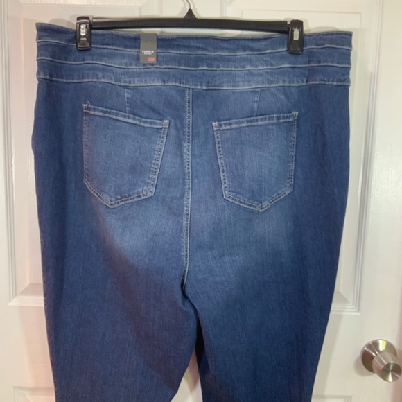 Torrid Boyfriend 3 Button Cotton Jeans Plus Size 26 NWT - Picture 5 of 9